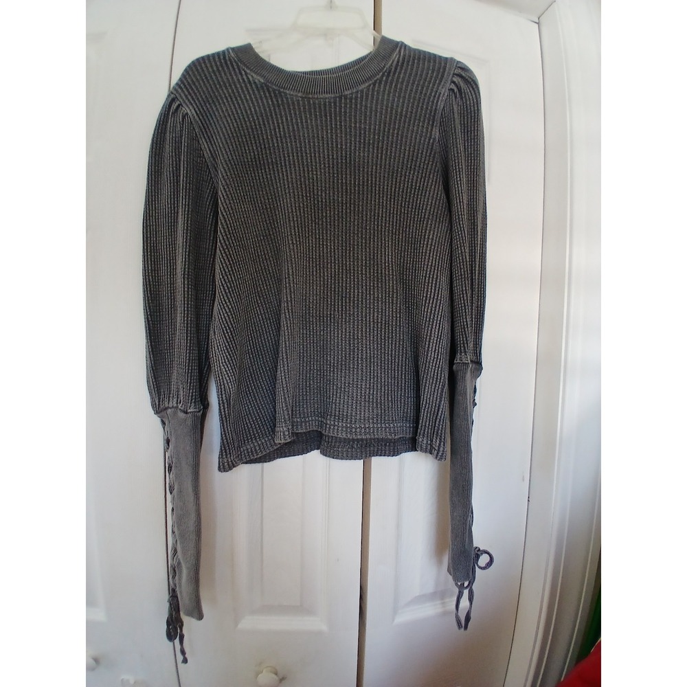 Free People One Lace Up Sleeve Waffle‎ Knit Top Sweatshirt Womens L Gray